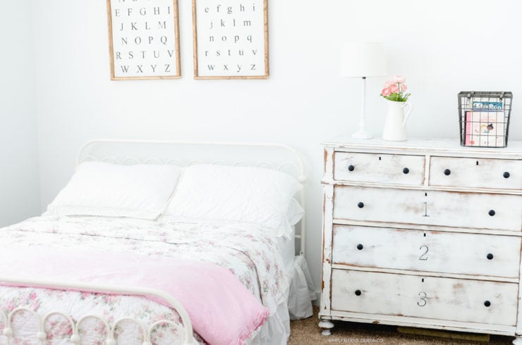 Vintage Style Shabby Chic Girl's Bedroom
